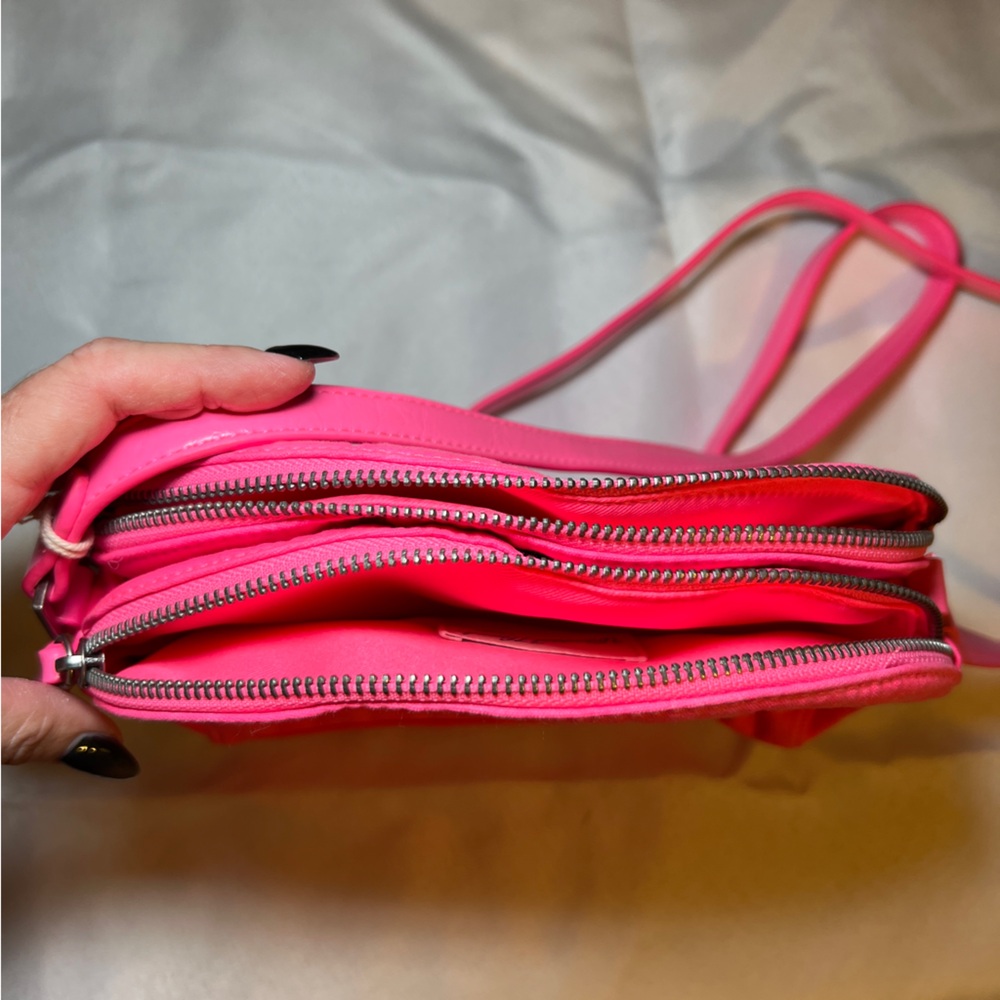 Universal Thread NWT Vibrant Pink Crossbody Bag - Picture 4 of 9
